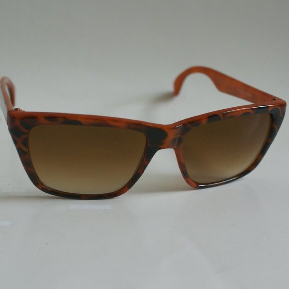 NWT Vintage Sporty Racer style Nylon frame / gradient Amber lens Sunglasses - Picture 1 of 4